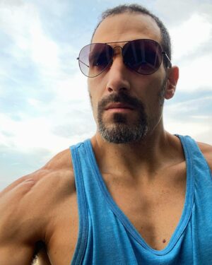 Marko Zaror Instagram - Ready to kick ass in #johnwickchapter4 with my new @donnieyebrand 
Thanks @donnieyenofficial 
Let’s do this💪🏼💥💥💥
@lionsgate 
@johnwickmovie