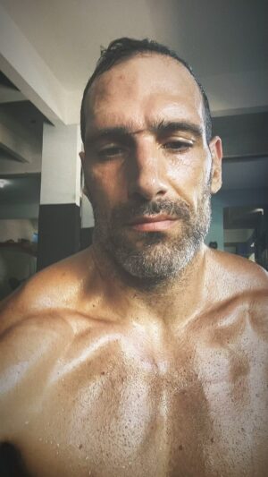 Marko Zaror Instagram - Solo agradezco por estar aquí otro año más🙌🏼
Estoy listo, con los brazos abiertos para recibir… 
Me rindo al misterio de la vida. Vamos por este 2024 que esté lleno de amor, verdad y goce.
———
I’m grateful for being here for another year🙌🏼
I am ready, with open arms to receive...
I surrender to the mystery of life. Let’s make this 2024 full of love, truth and enjoyment.
OSS!