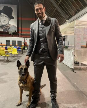 Marko Zaror Instagram - Hanging out with my friend at the wrap party in Berlin!
Have you seen the #1 movie in the world yet?
@johnwickmovie 
@lionsgate 
@thunderroadpictures 

Acá con mi amigo en la fiesta de cierre en Berlín 
Ya viste al pelicula # 1 del mundo?
