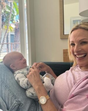 Marlee Matlin Instagram - Me and my granddaughter having a moment together…priceless. And me hanging with Brooklyn’s other grandmother, also priceless. @lishagarriola #blessed @sarahgrandalski @frankieturn2 🤟🏼💜🙏