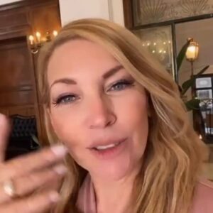 Marlene Maseda Instagram - Escribe la palabra RIQUEZA y recuerda que la fuerza de voluntad es la brújula que guía nuestros pasos hacia el éxito y la estabilidad financiera. En el viaje hacia nuestras metas financieras, enfrentamos desafíos tentadores y distracciones que pueden desviarnos del camino. Sin embargo, es la fuerza de voluntad la que nos permite resistir esas tentaciones, mantener el rumbo y alcanzar nuestros objetivos.

Sanar nuestra relación con el dinero también requiere una fuerte dosis de fuerza de voluntad. A menudo, nuestras emociones y comportamientos impulsivos pueden llevarnos a tomar decisiones financieras poco saludables. Pero al cultivar la fuerza de voluntad, podemos resistir la gratificación instantánea y adoptar hábitos financieros más responsables y sostenibles.

La fuerza de voluntad no es solo una herramienta para alcanzar nuestras metas financieras, sino también un poderoso vehículo para el crecimiento personal. Al ejercitarla, fortalecemos nuestra capacidad para tomar decisiones conscientes y constructivas, lo que nos lleva a una vida más equilibrada y satisfactoria en todos los aspectos.

Empieza hoy a trabajar en ti.