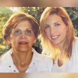 Marlene Maseda Instagram - Feliz cumpleaños mamá amada, agradecida por tenerte. 

Hoy me inclino ante ti para honrarte porque eres la inspiración y la lección más extraordinaria de mi vida. Gracias mi reina madre por darme la vida, por cuidar de mi en las noches de fiebre y llanto, gracias por acompañarme en medio de mis risas y mis errores, gracias por estar a mi lado las veces que me caí y en silencio me ayudaste a levantar, gracias mamá por estar presente en la crianza y educación de mis cuatro hijos, tortu @carlos.j.mata, Christian @christian.mataig, Santi @xantimata y Ale. Eres la mejor abuelita del mundo.

Gracias mamá por darme el permiso de hacer las cosas diferente a ti, gracias por sanar junto a mi el pasado, logrando activar la riqueza y la abundancia para mi, me quedo con el amor que si me diste y con los consejos que me ayudan a  expandir mi conciencia, gracias por mis hermanos @victormaseda Víctor Maseda y Dani quienes son mis mayores aliados, gracias por tus abrazos, tus besos y los regaños buscando despertarme, gracias por ser mi mamá!!!escogerte fue mi mejor decisión!!!

Te Amo mamá, bendición.