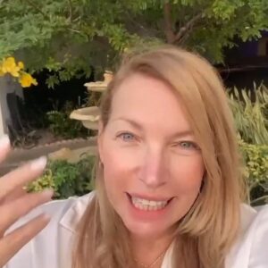 Marlene Maseda Instagram - Con la práctica la herramienta llega directo a tu subconsciente y empiezas a sanar aquellos bloqueos que te impiden conectar con la riqueza.

Además luego de hacerla empieza a identificar en qué eres buena. Es decir identifica tus talentos y por sobre todo debes estar alerta a las oportunidades porque es posible que llegue la manifestación de tus oraciones y aveces por falta de merecimiento dejamos de ver aquellas puertas que se abren.
