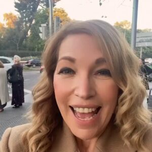 Marlene Maseda Instagram - Mientras camino en uno de los bellos lugares de Madrid te comparto lo que me apasiona y te invito a reprogramar tu mente para empezar a ver cambios en tu vida.