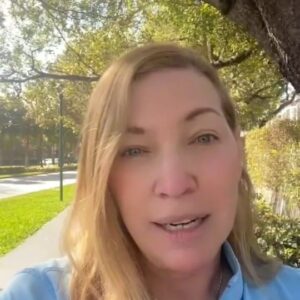 Marlene Maseda Instagram - Demostrar lo que sientes y evitar reprimir las emociones es liberador. Gracias a ti mujer valiente por demostrar empatía y aceptar que también estás viviendo una situación dolorosa que amerita el perdón para trascender esas heridas y conectar con el verdadero amor.

Siento que estoy aquí con una misión importante y la comparto contigo con la intención de que juntas podamos sumar fuerzas para crecer como seres humanos. 

Te abrazo muy fuerte y agradezco que seas parte de  mi comunidad. 

Con Amor.
Marlene Maseda 
Neuro Coach Integral