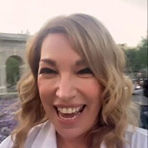 Marlene Maseda Instagram - Mientras caminaba en Madrid platiqué con una persona muy cálida y me hablaba del poder de la manifestación. Platicamos sobre ello y te comparto que cuando alineamos  nuestros pensamientos, emociones y acciones las cosas suceden y para ello debe existir un trabajo personal.

Déjame saber tu opinión sobre el poder de la manifestación.