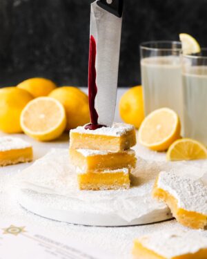 Marley Shelton Instagram - You’re not cheating on your diet if you eat these lemon squares. Thanks for updating Judy’s recipe, @dawnofthedelicious, but I still much prefer the original. 🍋 #12ScreamsForTheHolidays 

Get tickets now for the new #ScreamMovie – Link in @ScreamMovies bio. In theatres January 14 2022! 😱