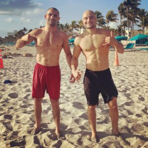 Marlon Moraes Instagram - ☀️☀️☀️
Deerfield de Janeiro!!! 
🏊🏻‍♂️ 🦈 
@victordiasmma