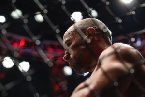 Marlon Moraes Instagram - Respeita a nossa história! São muitos anos fazendo essa parada, primeira vez que Lutei muitos nem nascidos eram e alguns  usavam Fraldas!
Estamos Vivos! 
PFL 2023 #TeamMoraes 
minha próxima luta assistam o primeiro round 🙏🏻❤️