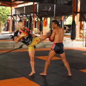 Marlon Moraes Instagram - Mais um dia de Treino duro... 5 semanas e voltamos a vencer!!!
Another hard training day...
5 weeks and we back to win column!!!
🚀🏆 photos by @bambifitt 
@thornehealth 💪🏼