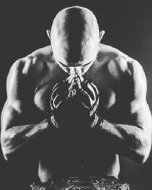 Marlon Moraes Instagram - Agradecer a Deus por mais um ano de Vida e saúde, e pelo melhor presente que ele me dá tds os dias q e a oportunidade de ter meus pais por perto com saúde, uma esposa maravilhosa que tanto amo, e principalmente meus filhos que são a razão de tudo 🙏🏻🙏🏻🙏🏻 😁😁😁