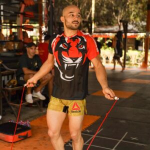 Marlon Moraes Instagram - Mais um dia de Treino duro... 5 semanas e voltamos a vencer!!!
Another hard training day...
5 weeks and we back to win column!!!
🚀🏆 photos by @bambifitt 
@thornehealth 💪🏼