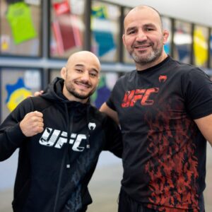 Marlon Moraes Instagram - Pronto!! Bom demais esbarrar com nosso campeão @gloverteixeira 🇧🇷🔥