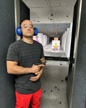 Marlon Moraes Instagram - First Time Shooting my Sig! 😁
The Best 😎 🔥 
@tee_gun_vault