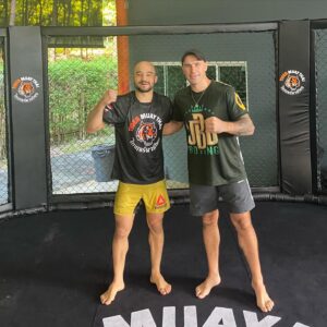 Marlon Moraes Instagram - Thank you @tigermuaythai @johnboyboxing @leonidasmma @coach_kobes! 
let’s go ✈️ 🇺🇸 🏆