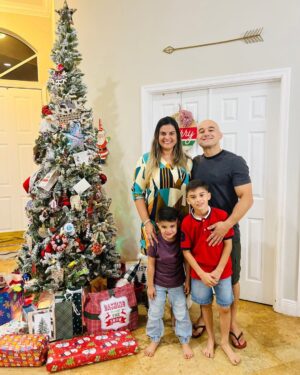 Marlon Moraes Instagram - Feliz Natal! Feliz Navidad! Merry Christmas
Deus Abençoe suas Famílias e que seja um dia Especial !!! Blessed Day Everyone 
#family ❤️🎄🎁🙏🏻 @enfizabella