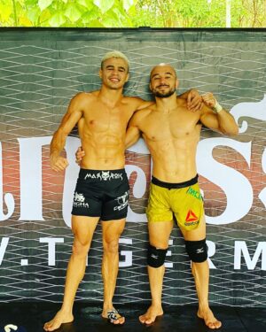Marlon Moraes Instagram - para ser o melhor tem q treinar com os melhores!!! to be the best you train with best
great training with @onechampionship  contender @fabricioandrade1 🏆