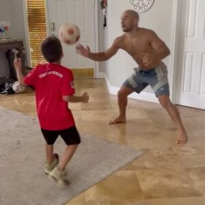 Marlon Moraes Instagram - Pedi a Deus um Filho ele me deu um Amigo!!! Melhor Amigo 
🙏🏻🙏🏻 Feliz Aniversário meu Camarada Amo Você e sempre estarei do seu Lado ♥️ @enfizabella