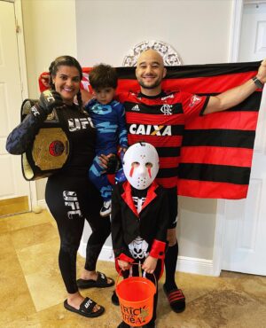 Marlon Moraes Instagram - Happy Halloween!!! 🎃 👻 🍬 🍫 ❤️
#trickortreat @enfizabella