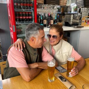 Marlon Moreno Instagram - El verdadero poder de un hombre está en el tamaño de la sonrisa de la mujer sentada a su lado 💕 💗