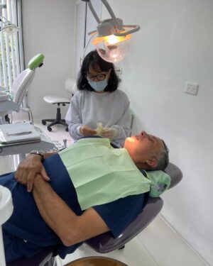 Marlon Moreno Instagram - Cuando se presenta una urgencia dental siempre tengo la tranquilidad de contar con la mejor @dra.jhoincha 
Gracias Jhoin