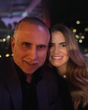 Marlon Moreno Instagram - Amor es cuidar y ser hogar, es bailar la vida juntos, es besarnos el cuerpo y el alma, amor es ir de la mano siempre, es un abrazo que sana, es una conexión que es magia. Amor, es elegirse todos los días, es compartir el viaje, es todo eso que te hace crecer.” #culturpositiva  Happy Valentines Day amor de mi vida ❤️