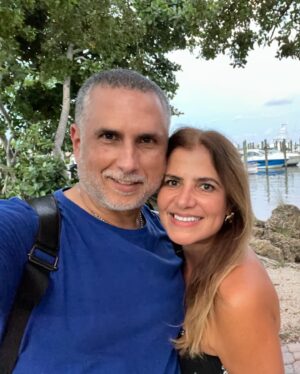 Marlon Moreno Instagram - El amor es compartir, no completar, es entregar sin controlar,. Es descubrir nuevas formas y pintar nuevos paisajes. Es conocer mi valor y también entender el tuyo. Es crecer en valor juntos. Es saber que solos somos buenos pero los dos, en pareja, somos mucho mejor.”
Felices 2️⃣!!!! 5/22/2024