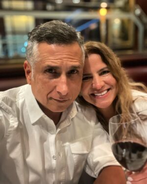 Marlon Moreno Instagram - Y aprendimos….. “Que el amor nos transforma, que vamos más lejos cuando soñamos, que la esperanza de amar siempre nos hace vencer el miedo” Mill Bisso. 1️⃣3️⃣