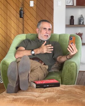 Marlon Moreno Instagram - Feliz cumpleaños amor de mi vida.  Agradezco tu existencia y amo caminar por la vida de tu mano.  Te mereces lo mejor siempre!!!! 🎂🎉🎁❤️