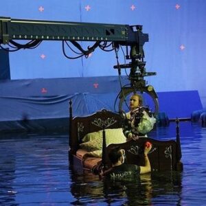 Marlow Barkley Instagram - Slumberland #bts- 
The Bed Walk. 🛏️

It took a mechanical bed, 4 green men and a track system in a swimming pool to shoot this iconic scene. All of it was a total blast!

#onlyonnetflix