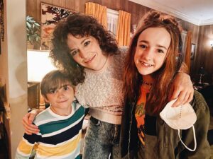 Marlow Barkley Instagram - Here’s a few #Spirited bts shots of Young Carrie & Wren. It was so fun getting to play 2 very different characters in 1 movie! 🤘🏼

I wonder if I’m the only person that can say they’ve played both @vancityreynolds niece AND his older sister? 🤔