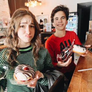 Marlow Barkley Instagram - Sophie & Graham forever!

We may not have gotten the chance to become step siblings on @singleparentstv but this friendship runs DEEP!

Thanks to the @kidschoiceawards for nominating @tylerwladis so I could see my buddy again! Now go vote for him and watch him get slimed on Sat! 💚