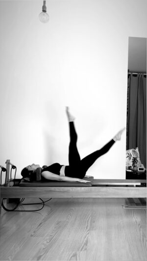 Marta Andrino Instagram - Há dias que me sinto a “Super Marta” a apanhar cogumelos nos Pilates com máquinas. 💪🏼🤛🏼@sentires_margarida_rito obrigada por me apresentares uma infinidade de exércitos que me divertem muito, embora acabem comigo 🤣