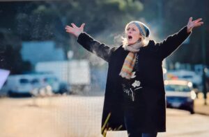 Marta Dusseldorp Instagram - BAY OF FIRES 
Episode 5 TONIGHT 830PM
On @abctv 

"Come on!"

@archipelagoproductionstasmania 
@screenaustralia 
@screentasmania 
@wearevicscreen 
@fremantleaus 
@fremantle 

#bayoffirestv
Photo @brookrushton