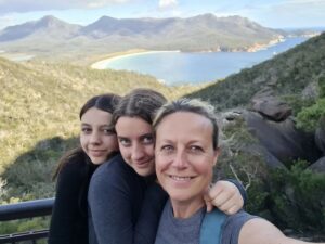 Marta Dusseldorp Instagram - Happy mumma 💕💕💕 with my darling girls. Climbing mountains together.