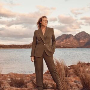 Marta Dusseldorp Instagram - Freycinet on Puthimiluna Country
Palawa Country
Lutruwita/Tasmania

@womensweeklymag shoot

Wearing fabulous Australian designer  @biancaspender 

And perfect/practical Tassie boots @blundstoneau @blundstone 

Photo @damianbennettphoto
Style @mattiecronan 
@lewisstevenson_ 
@gen_gannon 
@kristyanlow
@abctv
#sapphirefreycinet