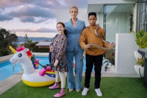 Marta Dusseldorp Instagram - Meet the family - Anika and her children Iris and Otis. 
Are you ready to meet them? 
Bay Of Fires
Sunday’s @abctv 8.30pm.
.
.
.
#BayofFiresTV @avacaryofyllis @imimbedla @abctv 
Photo credit @brookrushton 
@screenaustralia @screentasmania @wearevicscreen @fremantle @fremantleaus