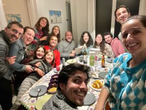 Marta Fernandes Instagram - Foi um dia bonito. Com trabalho, família e amigos. Obrigada a todos os que estiveram comigo, e a todos os que se lembraram de mim. E obrigada à vida, “que me ha dado tanto”. 💓