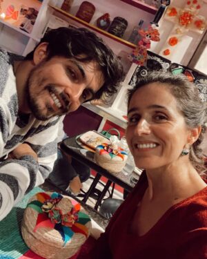 Marta Fernandes Instagram - Aleatórias da semana.
1. celebrámos os mortos com comida mexicana
2. locução a meio de uma constipação 
3. negócio 
4. patinhas escondido
