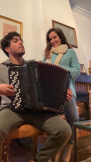 Marta Fernandes Instagram - Que o vosso Natal seja alegre, amoroso, e com muita saúde. 
Marta e Dinis

#natal #merrychristmas #amor #love #alegria #joy #saúde #health #paz #peace #couple