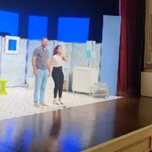 Marta Fernandes Instagram - A noite de ontem foi das que serão para recordar para sempre…
A emoção de ter a casa cheia a aplaudir o nosso esforço é difícil de traduzir por palavras. Digamos que me encheu de vontade de seguir. Para os colegas que, como eu, lutam há décadas para permanecerem criativos e motivados, na ânsia do prazer de subir ao palco, estes momentos são como oxigénio para respirar. Viva o público! Viva o Teatro! Obrigada. Ao público e aos meus colegas. Por serem comparsas, alegres e uns profissionais espetaculares. ❤️

#teatro #enfimnós #palco #act #theatre #comédia #atriz #actress #havecourageandbekind #obrigada #público