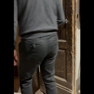Marta Gastini Instagram - Il palcoscenico, la platea e i sotterranei della Pergola dove si trovano le macchine sceniche (per es quella della pioggia fatta a girandola con dentro i sassolini e quella del fulmine fatta con una lamiera). 
Nei sotterranei si provano ancora degli spettacoli! 🤫
Foto n1 di @manzinifilippo 
#ilfiglio #theson #florianzeller #teatrodellapergola