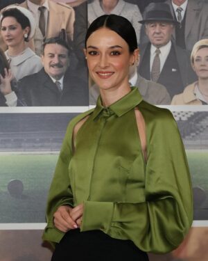 Marta Gastini Instagram - Conferenza stampa di “Zamora” di @nerimarcoreofficial ❤️ 
Dal 4 Aprile solo al cinema @01distribution @pepitoproduzioni @rai_cinema 

Styling @gloriaripamonti 
Total Look @alessandrovigilante @lamarigol 
Mua @chiaraiontamua @simonebelliagency 
Hair @giannisimone_hair 

@ttagency_new @mpunto_comunicazione 
Ph 1,2 e 5 by @marillasicilia