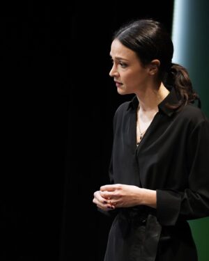 Marta Gastini Instagram - Siamo ancora in tournée con “Il Figlio” di Florian Zeller! 
Le prossime date! 🎭 
Figline Valdarno 9 - 10 Marzo @teatrogaribaldifigline 
Genova 22 - 25 Marzo @teatronazionalegenova 
Brescia 26-28 Marzo Teatro Sociale
Roma 3 - 7 Aprile @teatroparioli