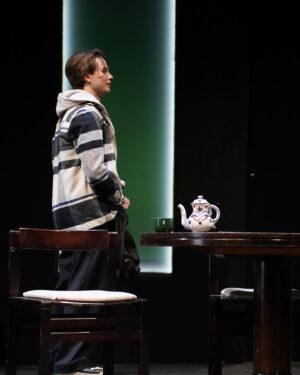 Marta Gastini Instagram - Siamo ancora in tournée con “Il Figlio” di Florian Zeller! 
Le prossime date! 🎭 
Figline Valdarno 9 - 10 Marzo @teatrogaribaldifigline 
Genova 22 - 25 Marzo @teatronazionalegenova 
Brescia 26-28 Marzo Teatro Sociale
Roma 3 - 7 Aprile @teatroparioli