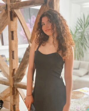 Marta Leite de Castro Instagram - Parabéns Mia querida da Mãe 🩷 Faz hoje 18 anos com muito muito AMOR à sua volta!  Nem acredito que ja passaram 18 anos desta da nossa jornada incrível de Mãe e Filha! Um brinde aos seus sonhos🍾🩷