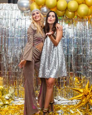 Marta Leite de Castro Instagram - Parabéns amiga mais querida💗linda por dentro e por fora! E adoro que festejes o teu aniversário sempre com o meu! Um brinde aos teus 40 e aos meus 45!🫶🏻Que dancemos a vida todaaaaaaa! 🪩🕺🏻Love you FOREVER…and ever!!! Meu amor😍