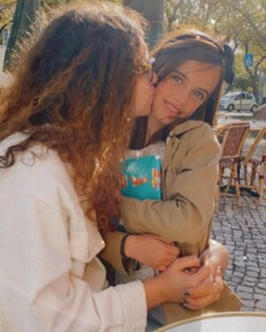 Marta Leite de Castro Instagram - A minha Princesa mais nova faz 10 anos ❤️ que caminhada tão boa que tem sido 😍 e o quanto gostamos de rir juntas, que sentido de humor incrível 🥰 o meu amor por si é sem medida! Caetana mais querida!