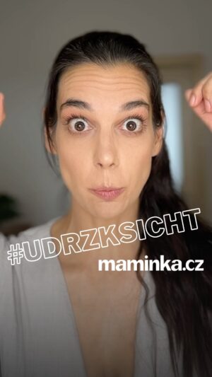 Marta Ondráčková Instagram - Rýhy na brambory má na obličeji snad každá máma. 🥔🌚 Následující série cviků, které pro vás pro další lekci #udrzksicht připravila @martadrimalondrackova, vám pomůže se jich zbavit! 🌝🤍