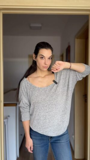 Marta Ondráčková Instagram - PRYČ S BASETÍMI TVÁŘEMI, PODBRADKEM i vráskami na krku?
Tohle byste možná nečekali, ale jo - všechno se vším souvisí. Protahujte a vono to celý bude držet mnohem líp!

#udrzksicht #vsechnosevsimsouvisi #protahovacka #antiage #hladkykrk #futra #40 #skoro41 #tvaricky #kondice